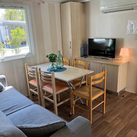 Mobil-Home Climatise Avec Piscine Aureilhan  Exterior foto